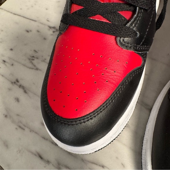 NIKE • Air Jordan 1 Retro Mid Sneakers • Red Black White • Size 6.5Y Big Kids - Picture 6 of 16